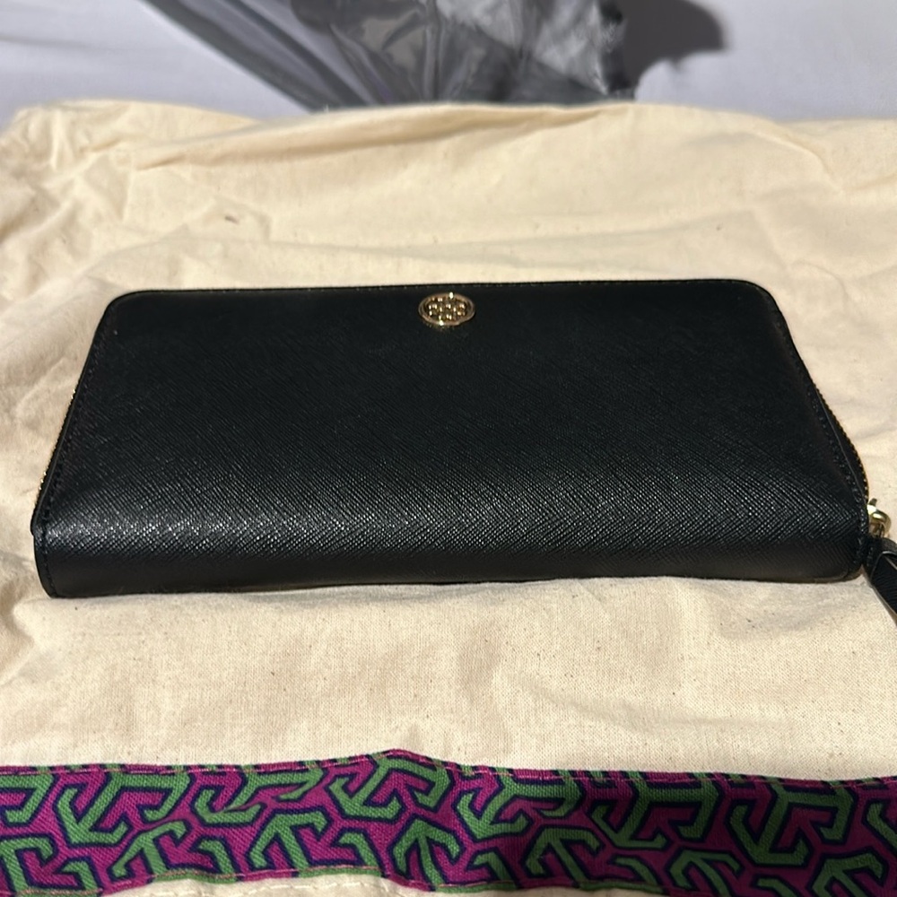 Tory Burch Zip Wallet
